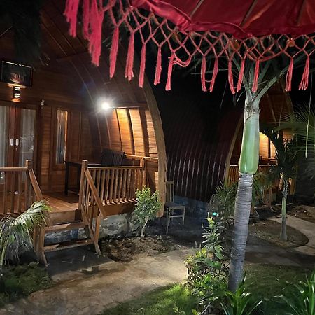 Made Taro - Menjangan Homestay Banyuwedang Екстериор снимка