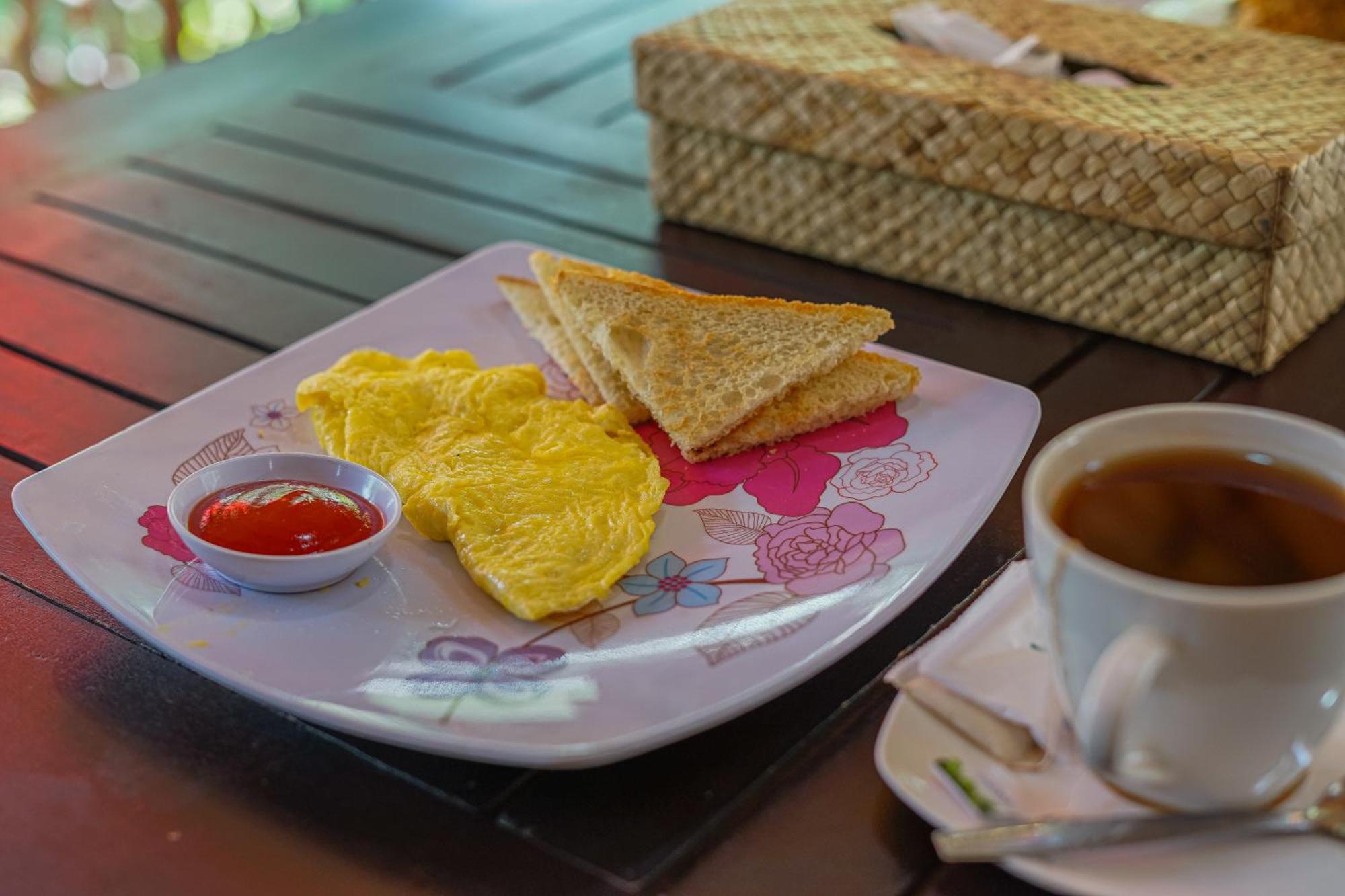 Made Taro - Menjangan Homestay Banyuwedang Екстериор снимка