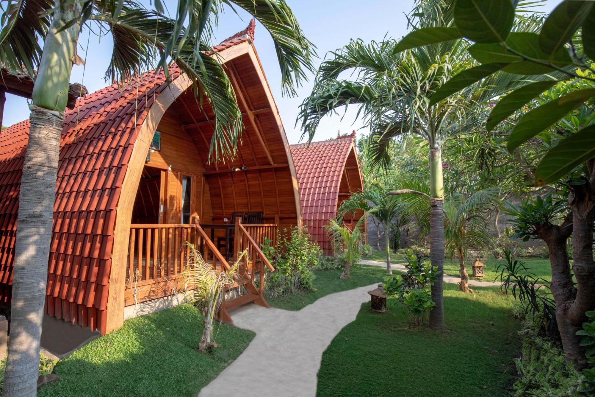 Made Taro - Menjangan Homestay Banyuwedang Екстериор снимка