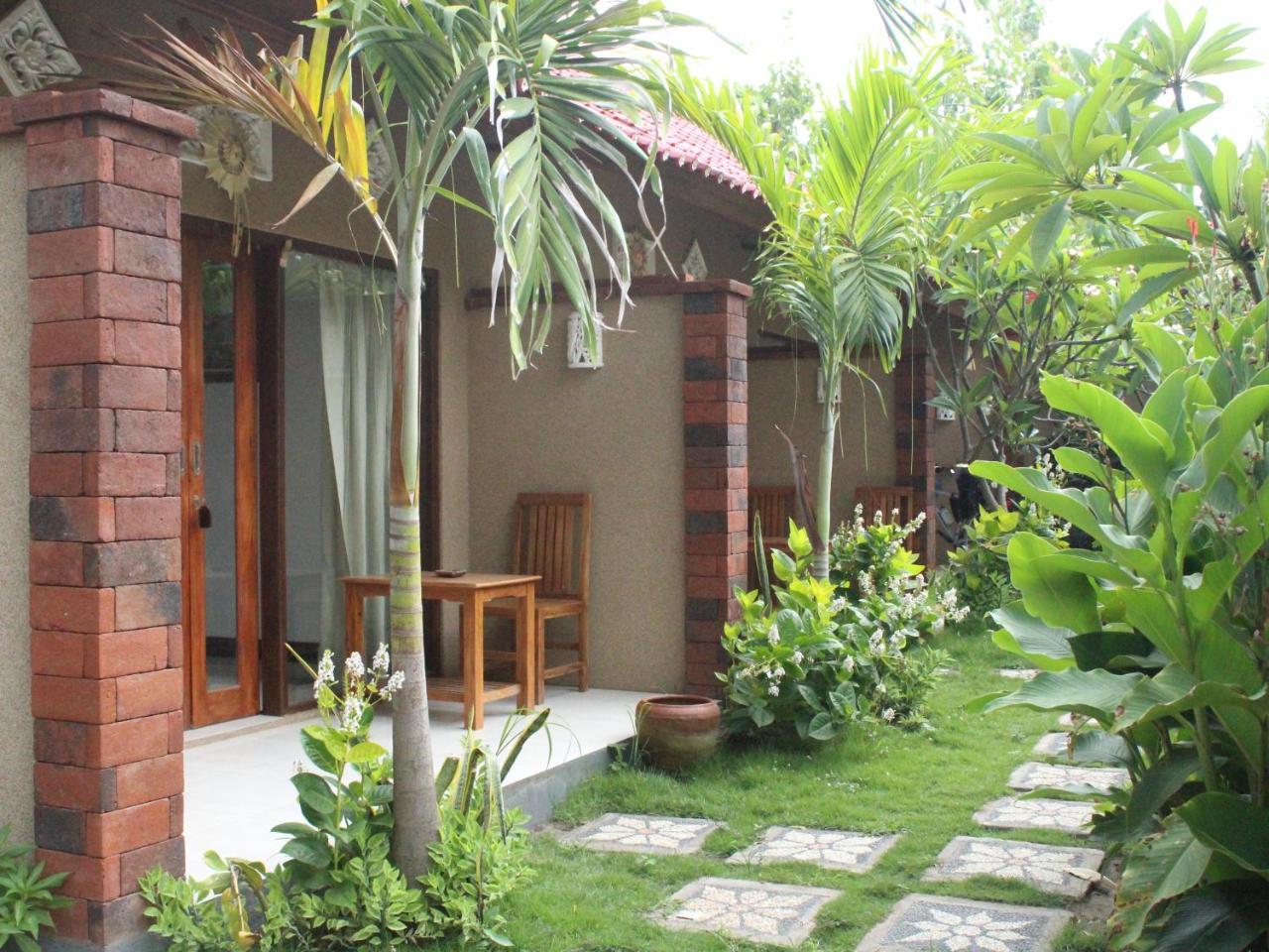 Made Taro - Menjangan Homestay Banyuwedang Екстериор снимка