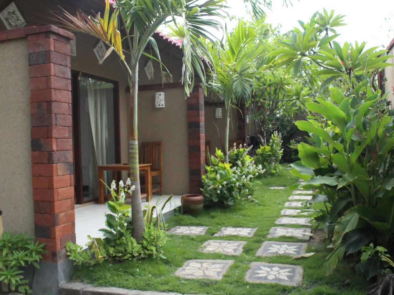 Made Taro - Menjangan Homestay Banyuwedang Екстериор снимка