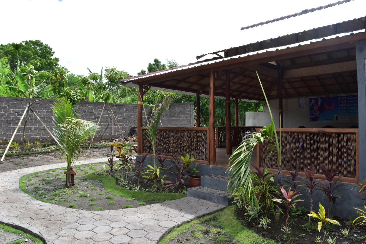 Made Taro - Menjangan Homestay Banyuwedang Екстериор снимка
