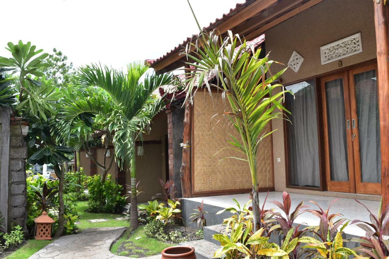 Made Taro - Menjangan Homestay Banyuwedang Екстериор снимка