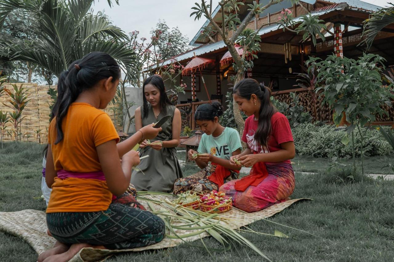 Made Taro - Menjangan Homestay Banyuwedang Екстериор снимка