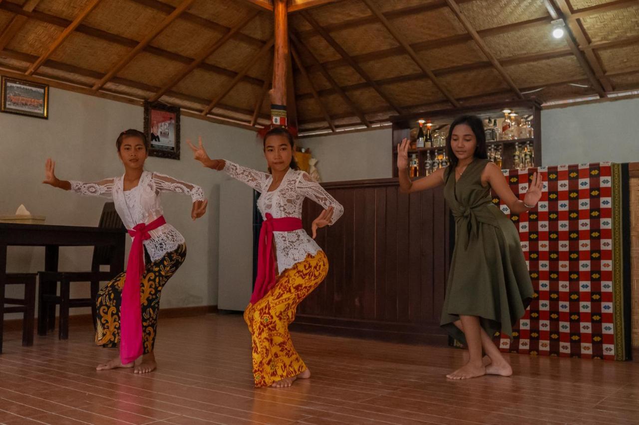 Made Taro - Menjangan Homestay Banyuwedang Екстериор снимка
